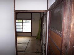 http://is.ocha.ac.jp/~siio/projects/house/oldhouse/100_3758.JPG