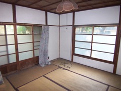 http://is.ocha.ac.jp/~siio/projects/house/oldhouse/100_3759.JPG